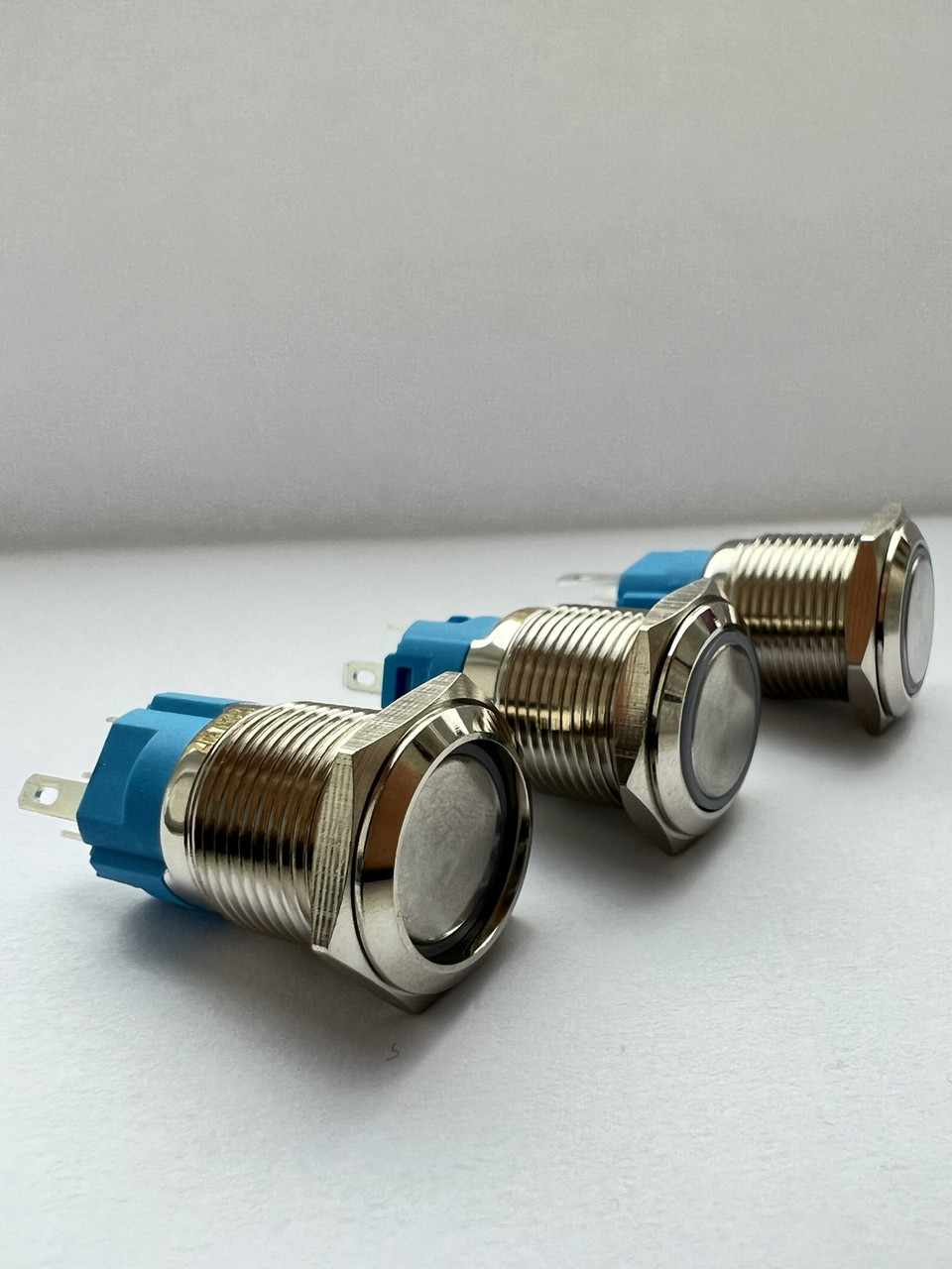 Кнопка з фіксацією 12-24 В, 5пін, білий LED, 16 мм, фото 1