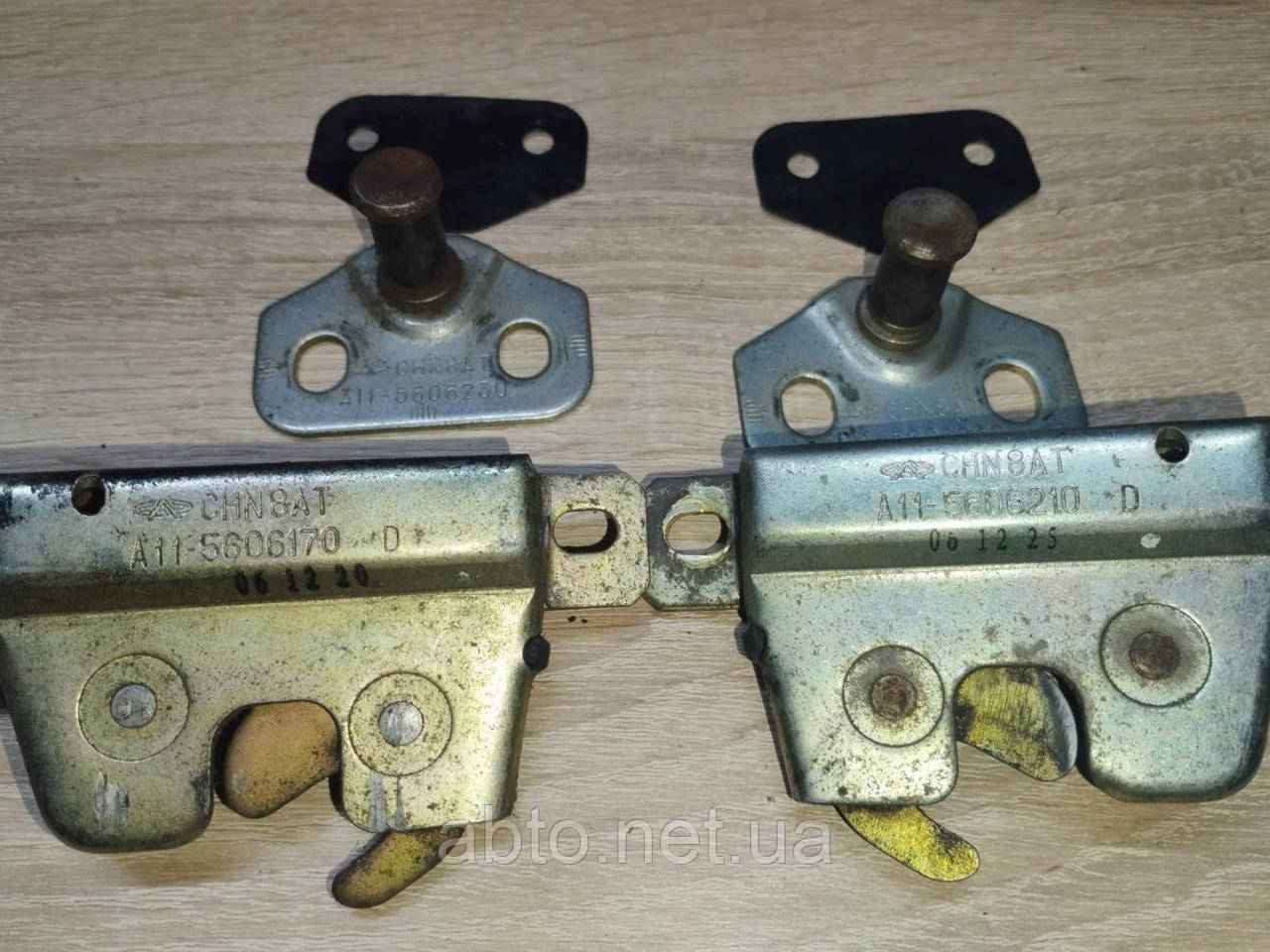 Замок багажника б/у лівий+правий (комплект) Chery Amulet A15 (Чері Амулет)