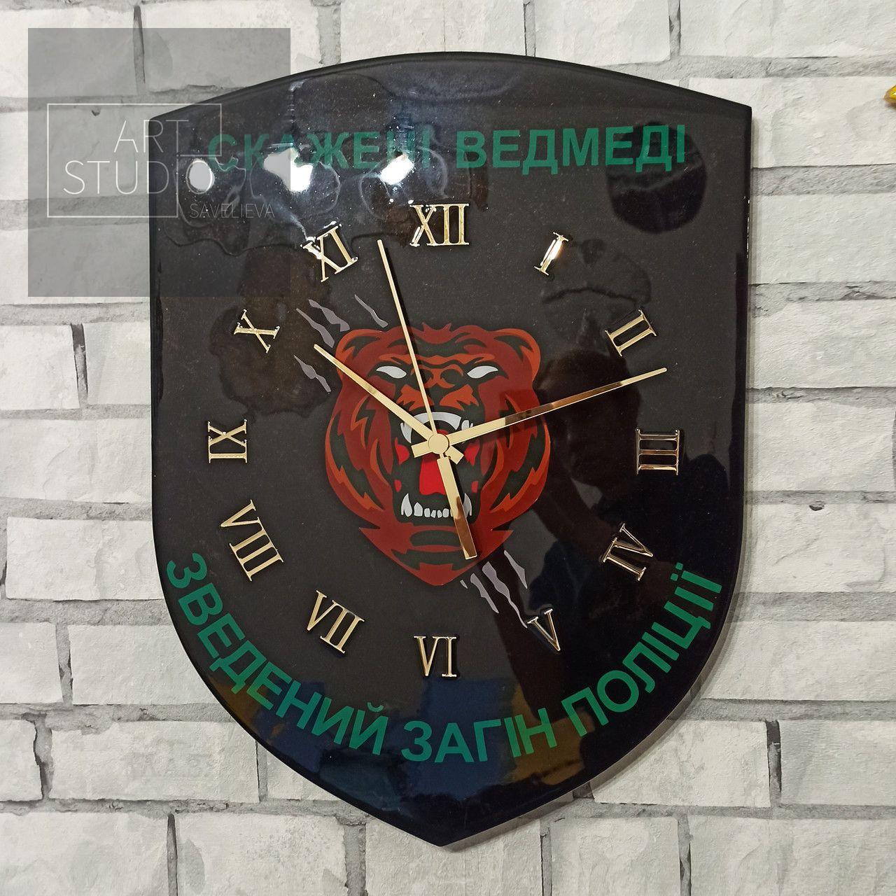 Годинник настінний з епоксидної смоли "Шеврон" 40х30 см
