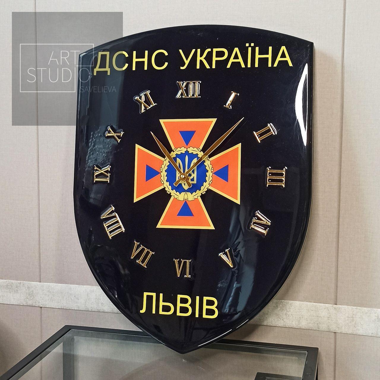 Годинник настінний з епоксидної смоли "Шеврон" 40х30 см