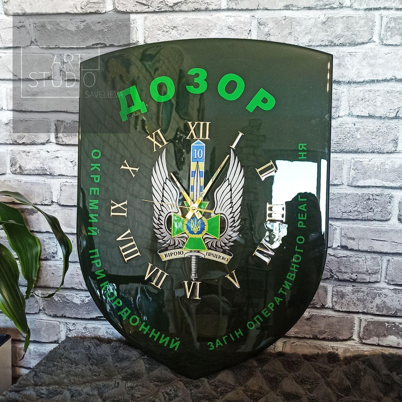 Годинник настінний з епоксидної смоли "Шеврон" 40х30 см