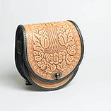 Жіноча шкіряна сумка ручної роботи з тисненим орнаментом «Калина» бежево-зелена сумка з натуральної шкіри, 20*21*8 см, фото 2