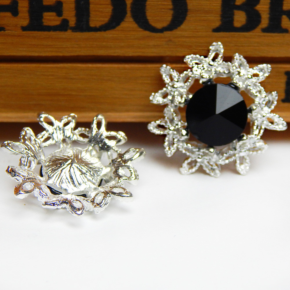 Стразовий декор в ажурній срібній оправі «Квітка» 2,3 см, чорний