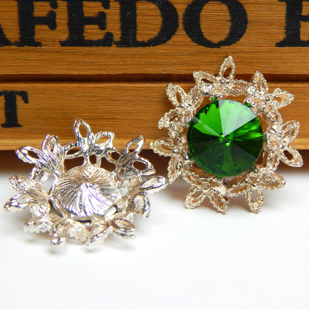 Стразовий декор в ажурній золотій оправі «Квітка» 2,3 см, зелений