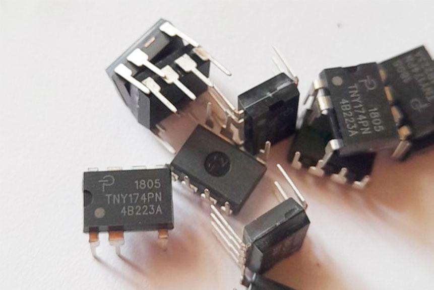 TNY174PN імпульсний регулятор напруги DIP7, фото 1