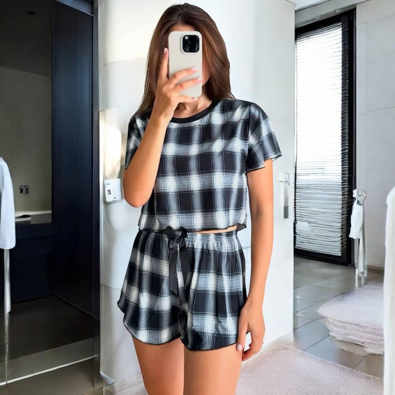 Піжама жіноча в клітинку з шортами