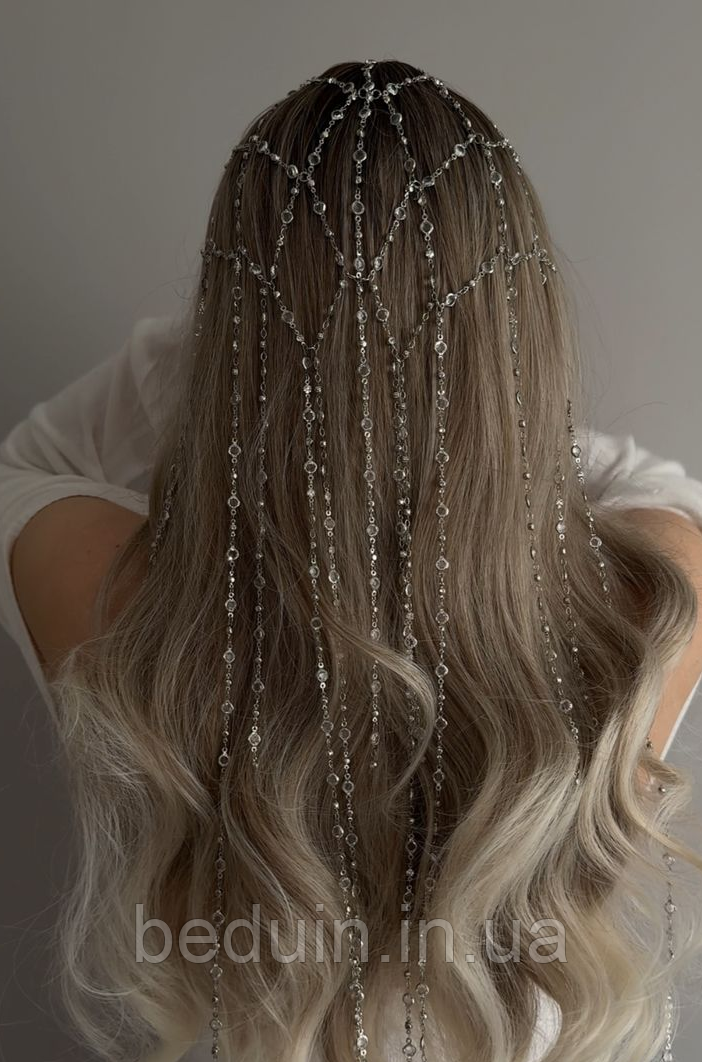 Шикарний блискучий обруч, довга прикраса на волосся зі стразів, з ланцюжками — сріблястий Aushal Jewellery