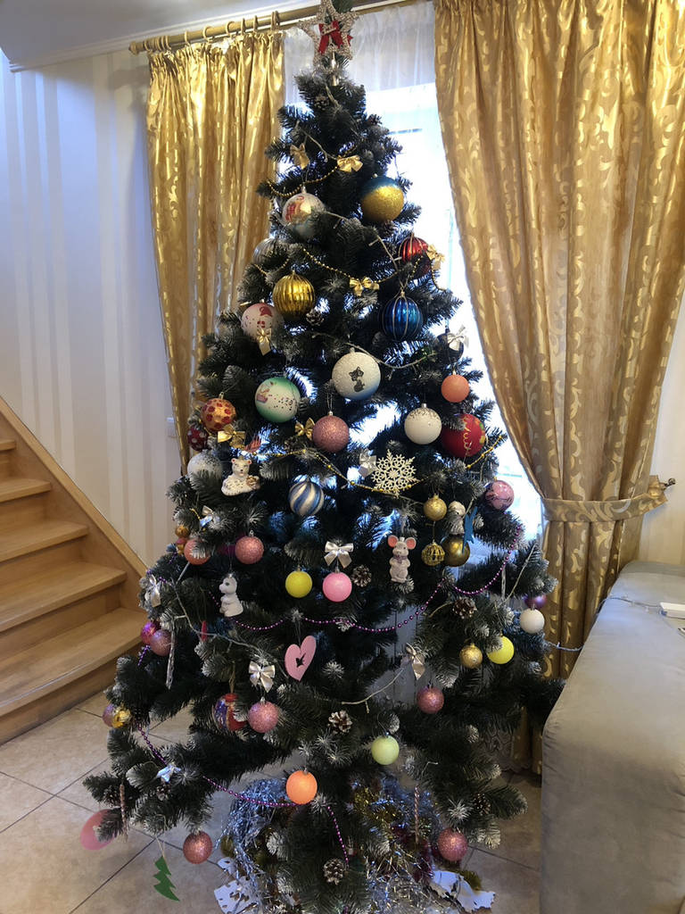 Засніжена штучна ялинка з шишками Елітна 2,2 м, новорічні штучні пвх ялини ялинки і сосни з інеєм - фото покупців 1