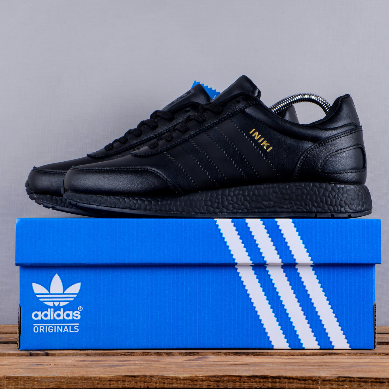 РОЗПРОДАЖ Чоловічі Кросівки Adidas Iniki шкіряні повністю чорні