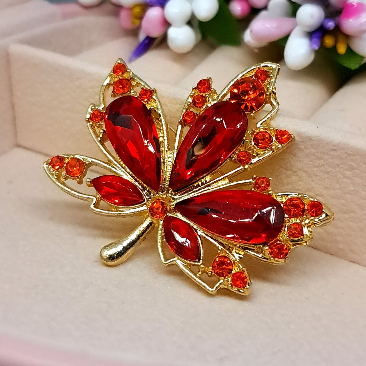 Брошка Кленовий лист, червоне каміння, розмір 4 см * 4 см