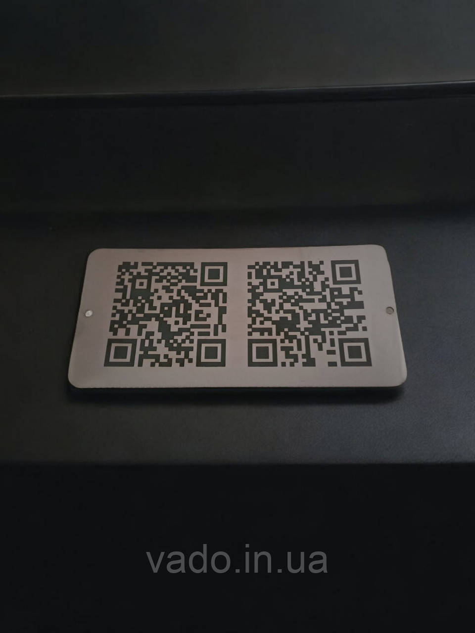 Табличка з QR-кодом під замовлення