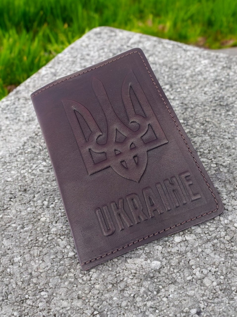 Обкладинка на паспорт шкіряна - Герб України - коричнева, фото 1