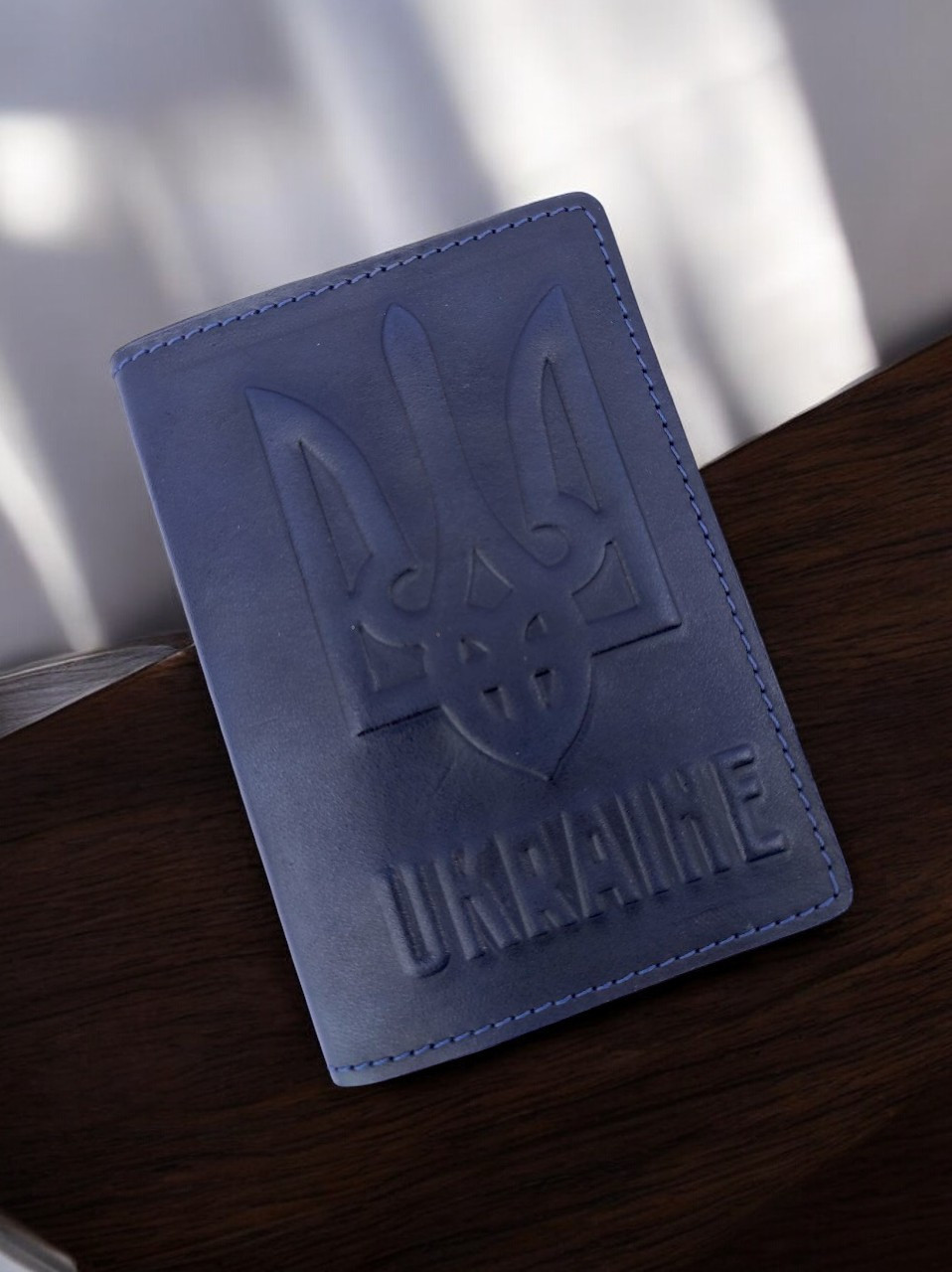 Обкладинка на паспорт шкіряна - Герб України - синя, фото 1