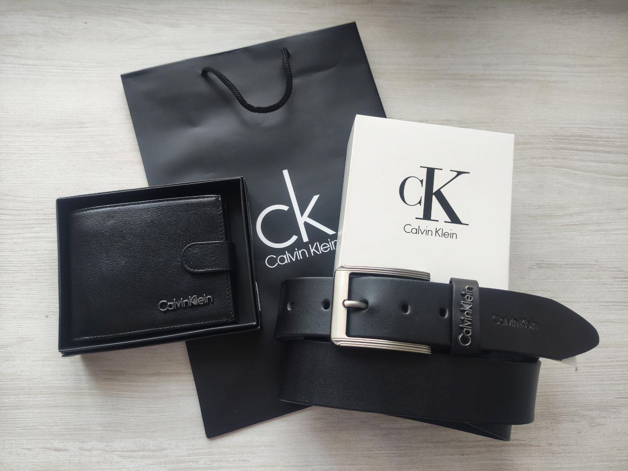 Чоловічий подарунковий набір Calvin Klein шкіряний ремінь і гаманець, фото 1
