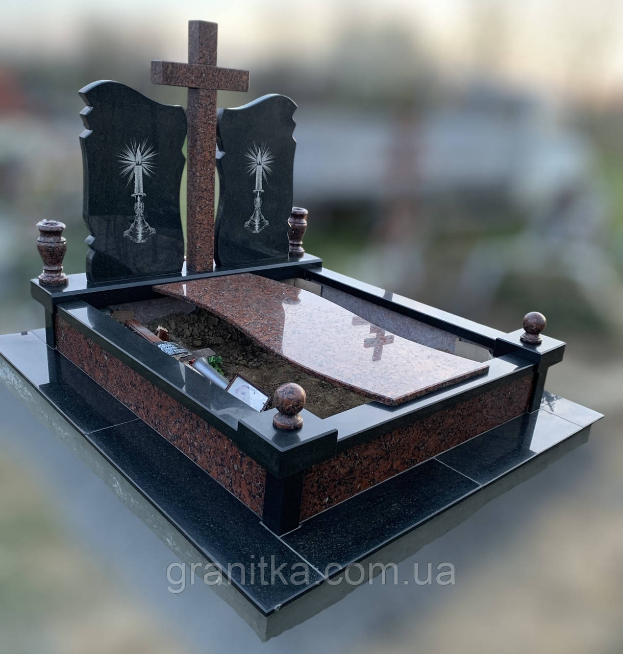 Памятник двойний плита, червоно-чорний граніт 219