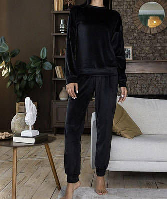 Чорна велюрова піжама,РОЗМІР ТІЛКИ 44