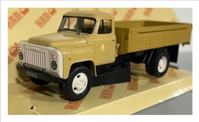 Модель Вантажівка ГАЗ-53-12 бортовий (1983) пісочний | Наш Автопром