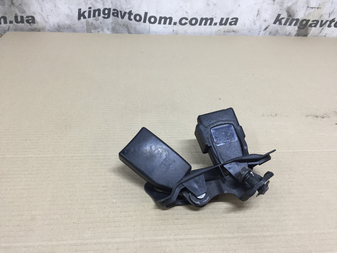 Засувка ременя безпеки Audi A4 B8 8K0857739B