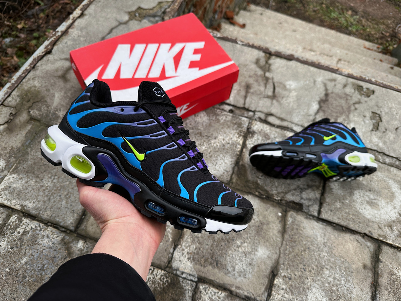 Чоловічі кросівки Nike Air Max Plus TN чорні з синім