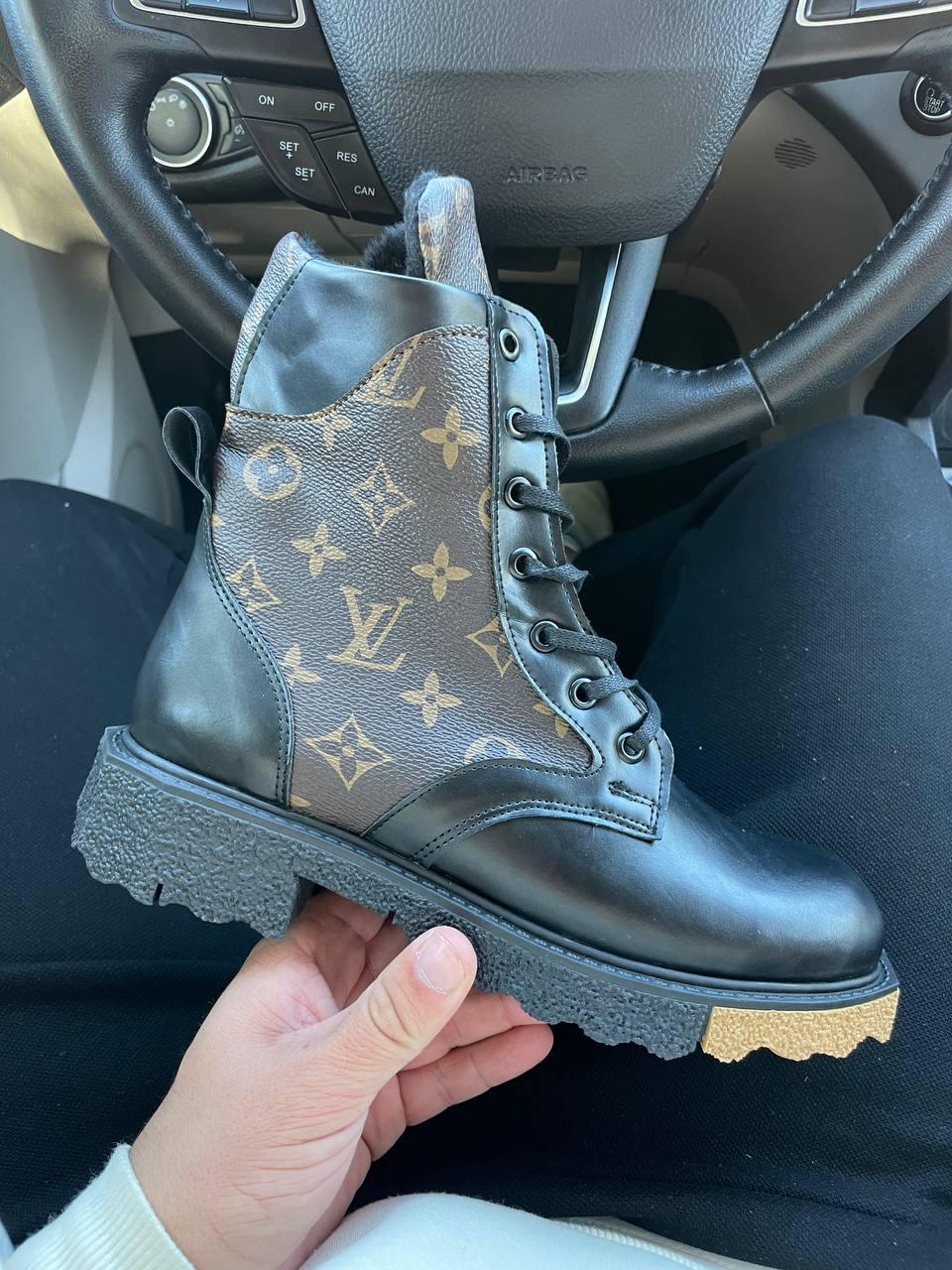 Жіночі зимові черевики Луі Вітон Louis Vuitton Boots Black Fur (з хутром) ALL09599