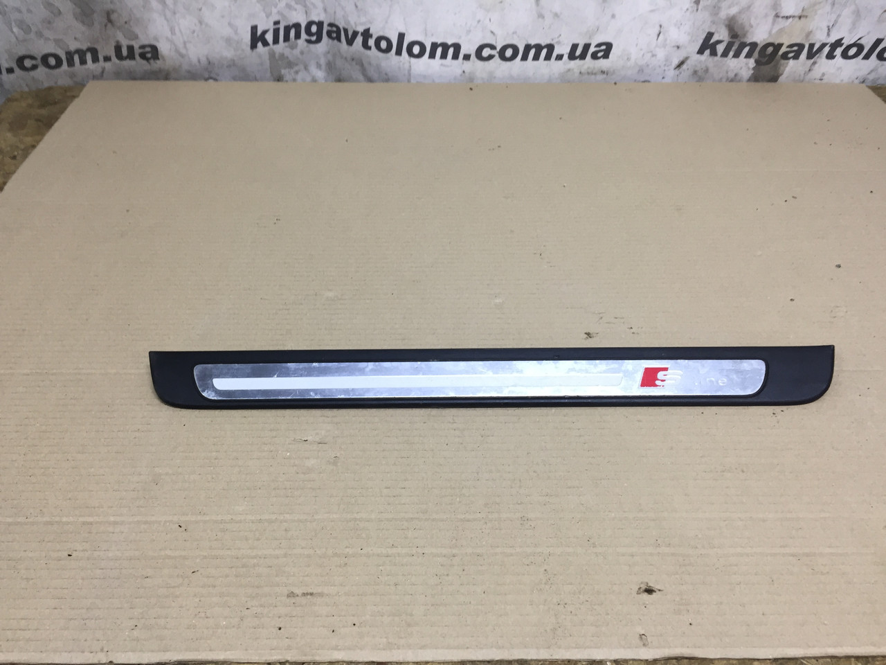 Накладка порога передня ліва Audi A4 B8 8K0853373