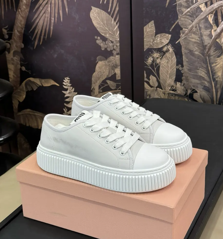 Жіночі білі шкіряні кросівки Miu Miu на платформі Міу Міу шкіряні кеди