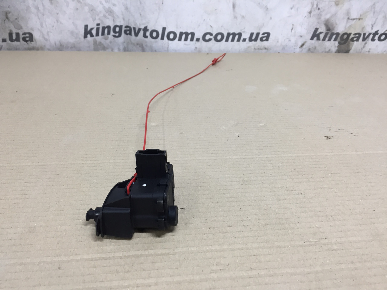 Замок лючка бака Audi A4 B8 8K0862153C