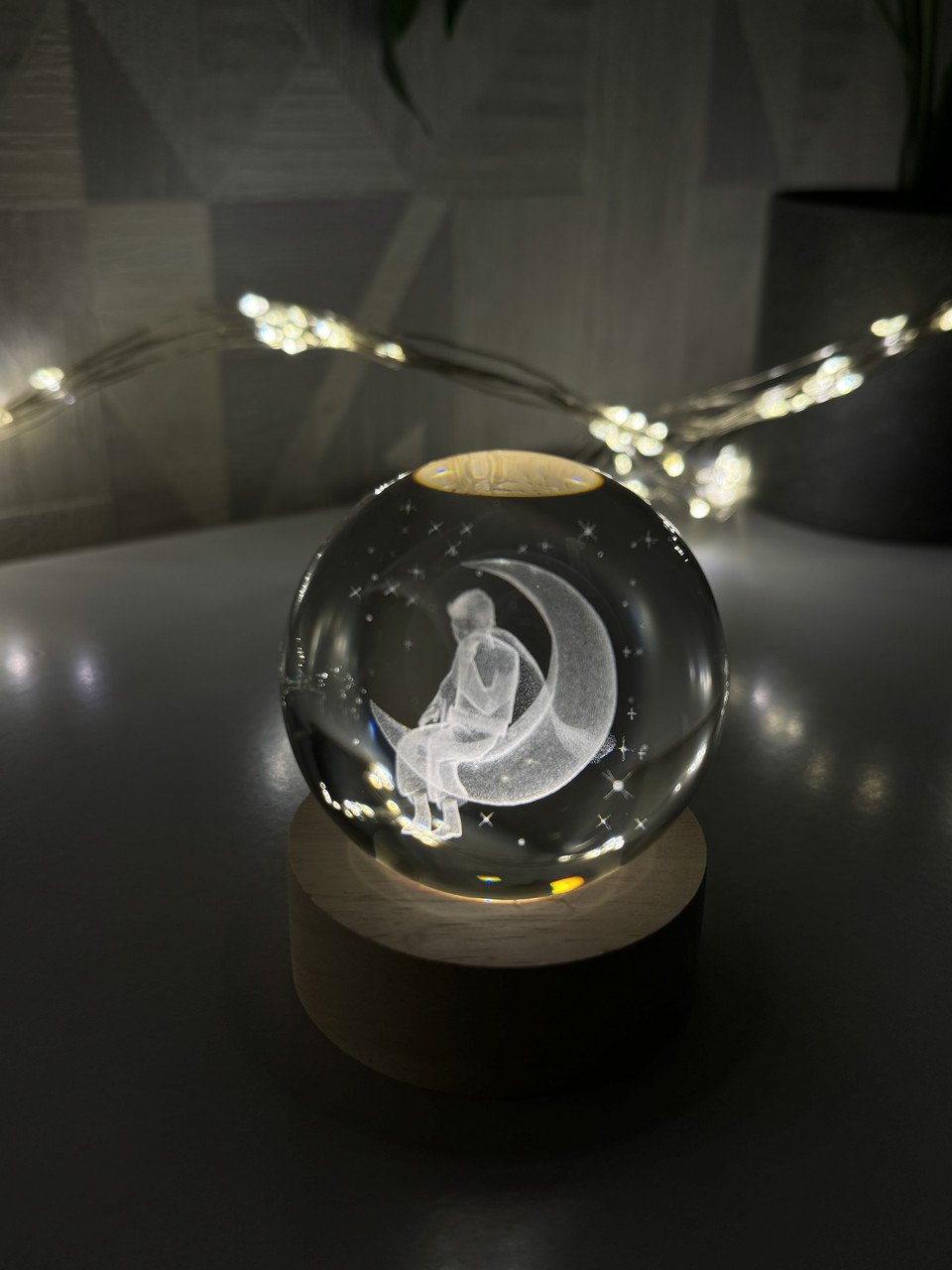 Декоративний 3D-нічник кришталева куля "Хлопчик на Місяці" з Led підсвічуванням на 60мм, прозорий