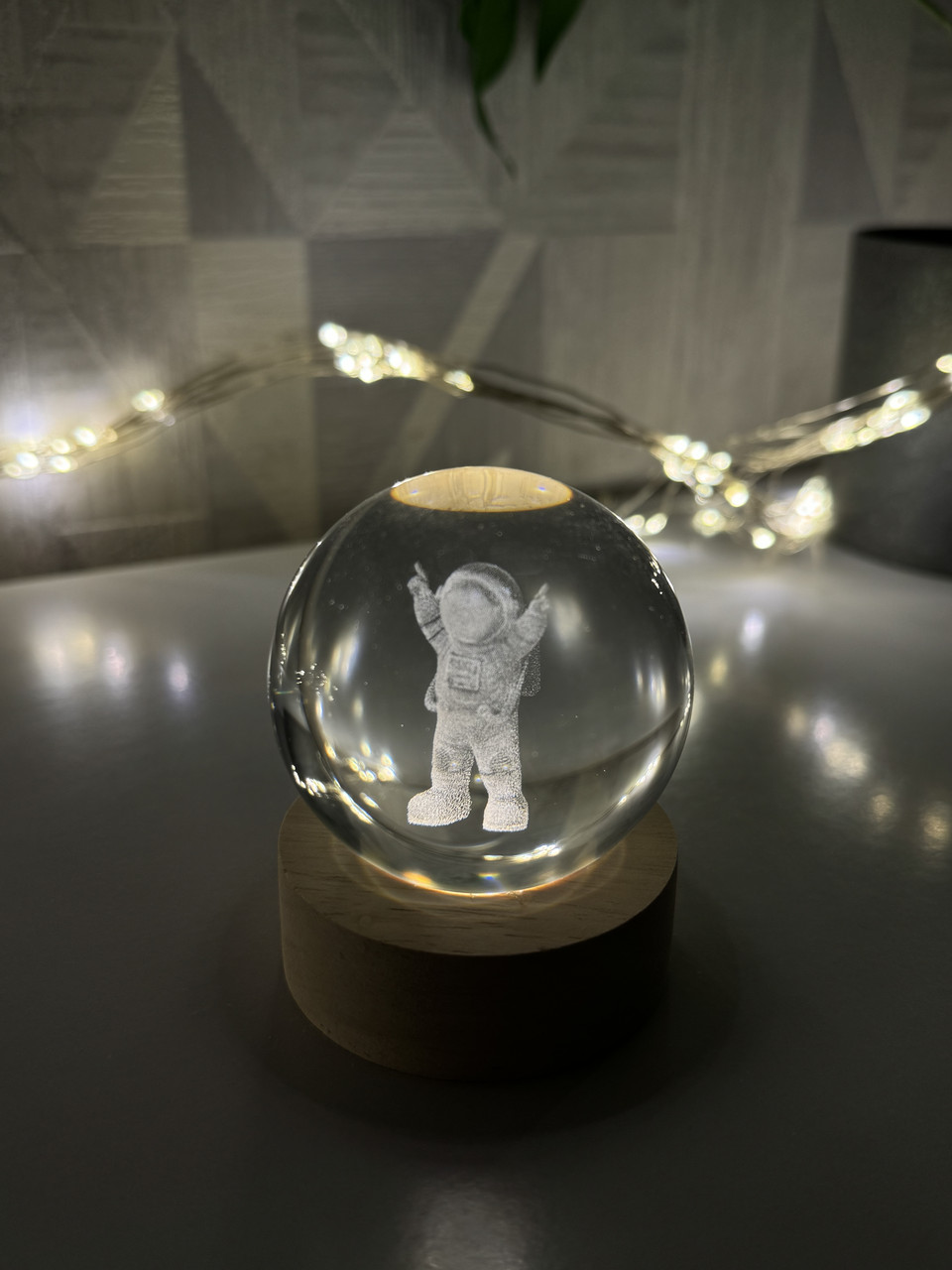 Декоративний 3D-нічник кришталева куля "Астронавт" з Led підсвічуванням на 80мм, прозорий