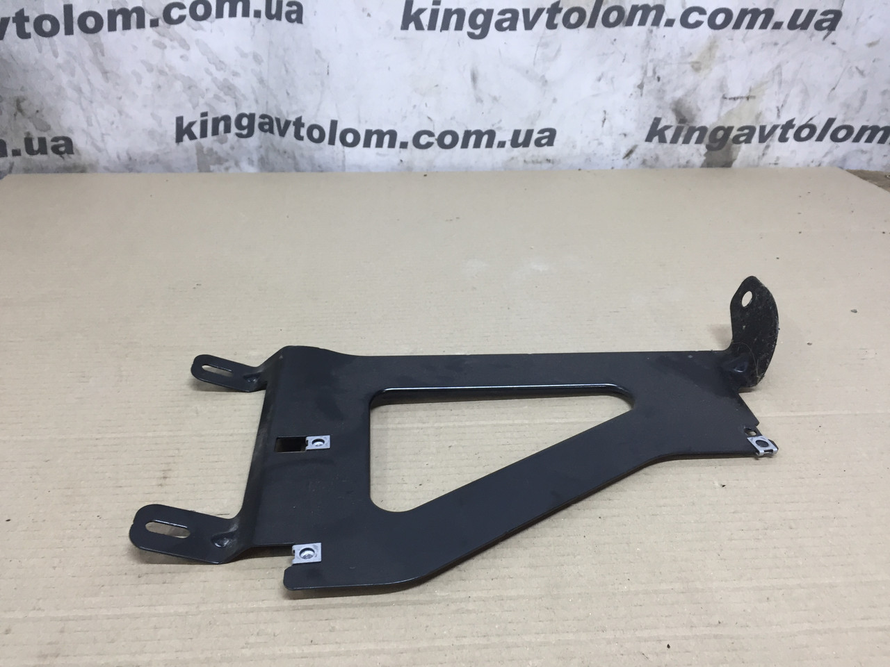 Кронштейн підсилювача аудіосистеми Audi A4 B8 8T0035464