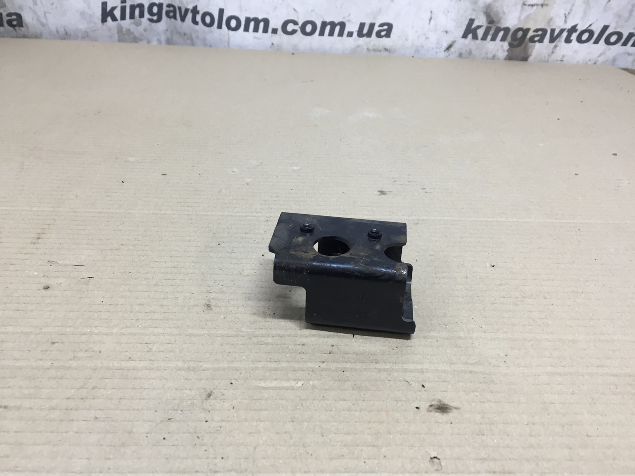 Кріплення ручки багажника праве Audi A4 B8 8K9813384A