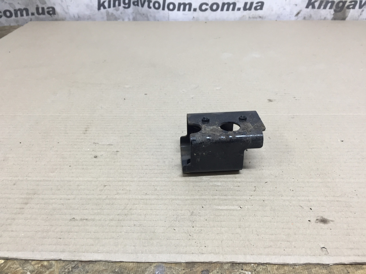 Кріплення ручки багажника ліве Audi A4 B8 8K9813383A