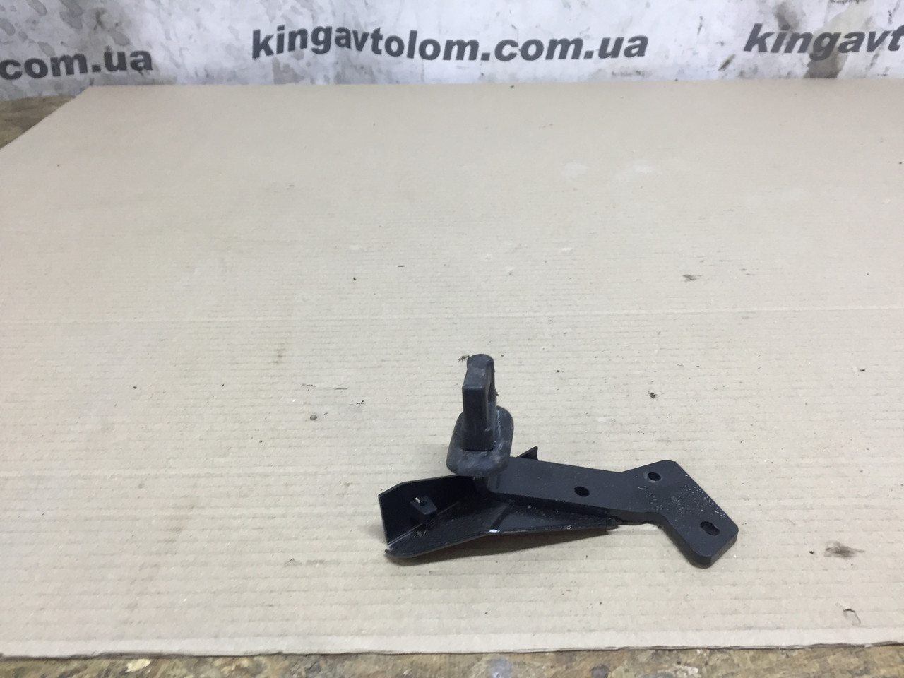 Кронштейн кріплення спинки сидіння Audi A4 B8 8K9863583