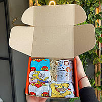 Бокс подарунковій дівчині чашка 330 мл керамічна та 8 пар 36-41 високих трикотажних шкарпеток креативний Br BAR