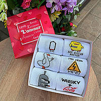 Барвистий бокс шкарпеток чоловічих високих білих бавовняних демісезонних з яскравими веселими малюнками 40-45 6 пар Br BAR