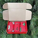 Подарунковий набір чоловічих Новорічних червоних шкарпеток 40-45 на 3 пари в коробці Br BAR, фото 2