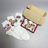 Подарунковий набір чоловічих Новорічних білих шкарпеток 40-45 на 3 пари в коробці Br BAR, фото 3