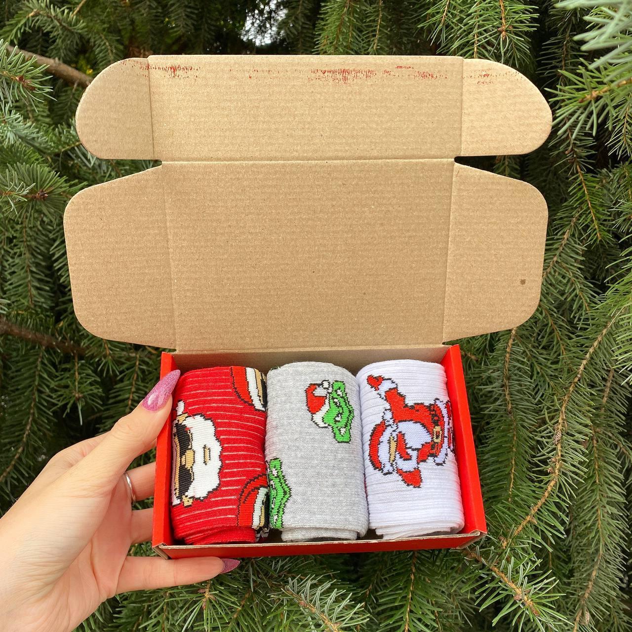 Подарунковий набір чоловічих Новорічних шкарпеток 40-45 на 3 пари в коробці Br BAR, фото 1