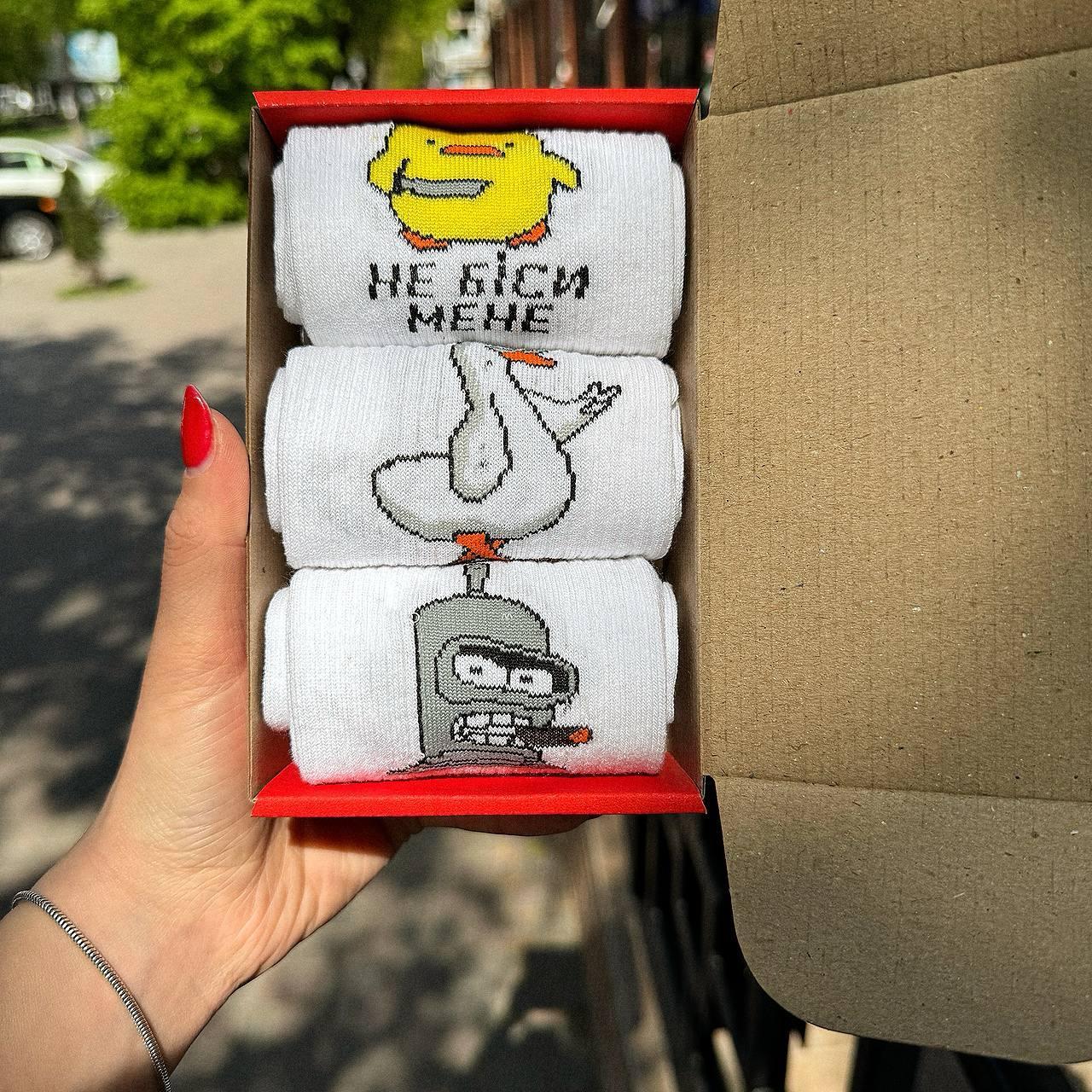 Гарний бокс шкарпеток чоловічих високих трикотажних весна осінь із яскравим веселим дизайном 40-45 3 шт для Br BAR, фото 1