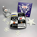 Новорічний подарунковий бокс жіночих високих чорно-білих бавовняних патріотичних шкарпеток 8 пар Br BAR, фото 3