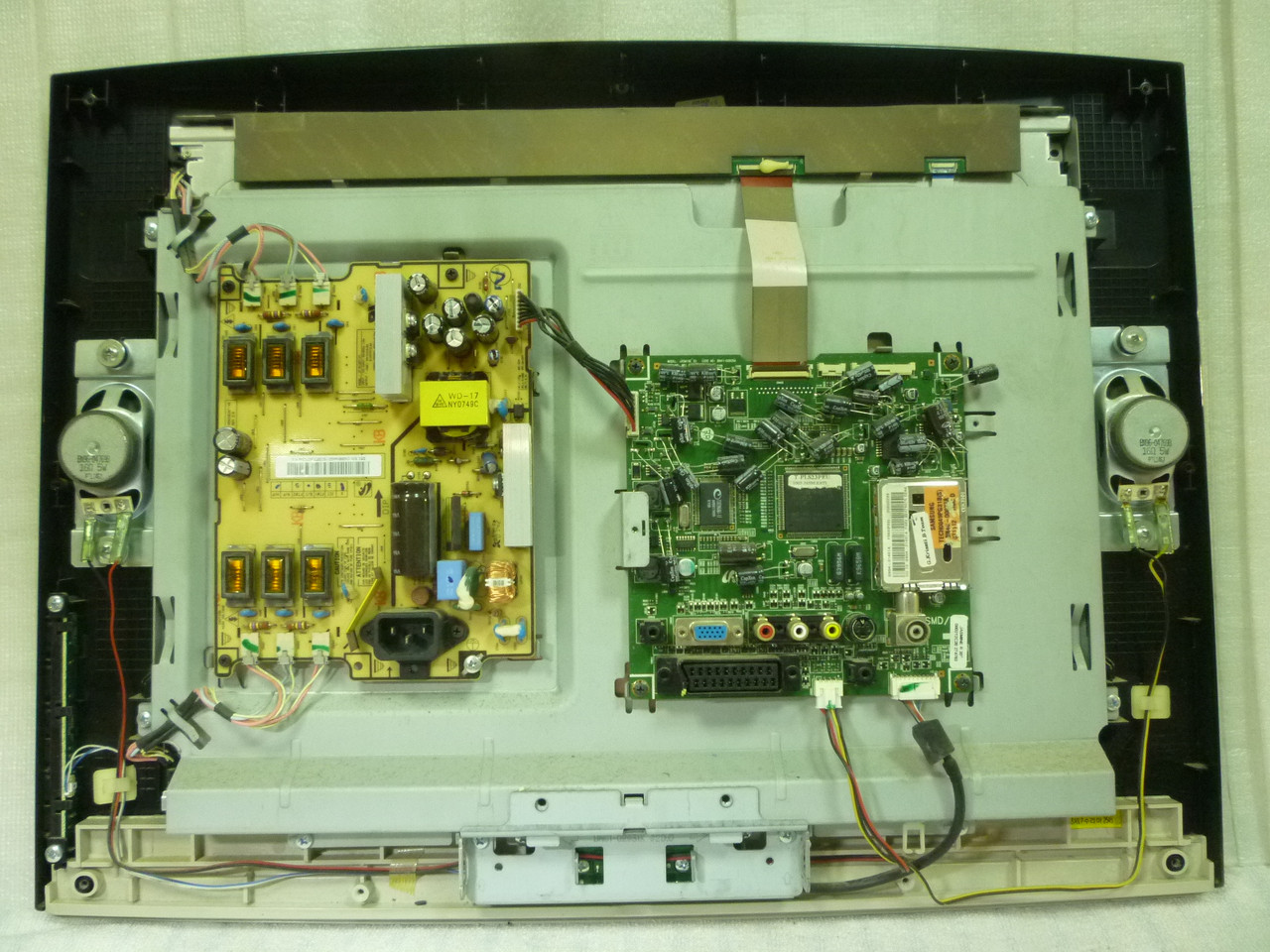 Запчастини до телевізора Samsung LE20S81BX (V201V1-T03, BN41-00925A, BN94-01481A, BN44-00115C, BN41-00931A, BN41-00956A)