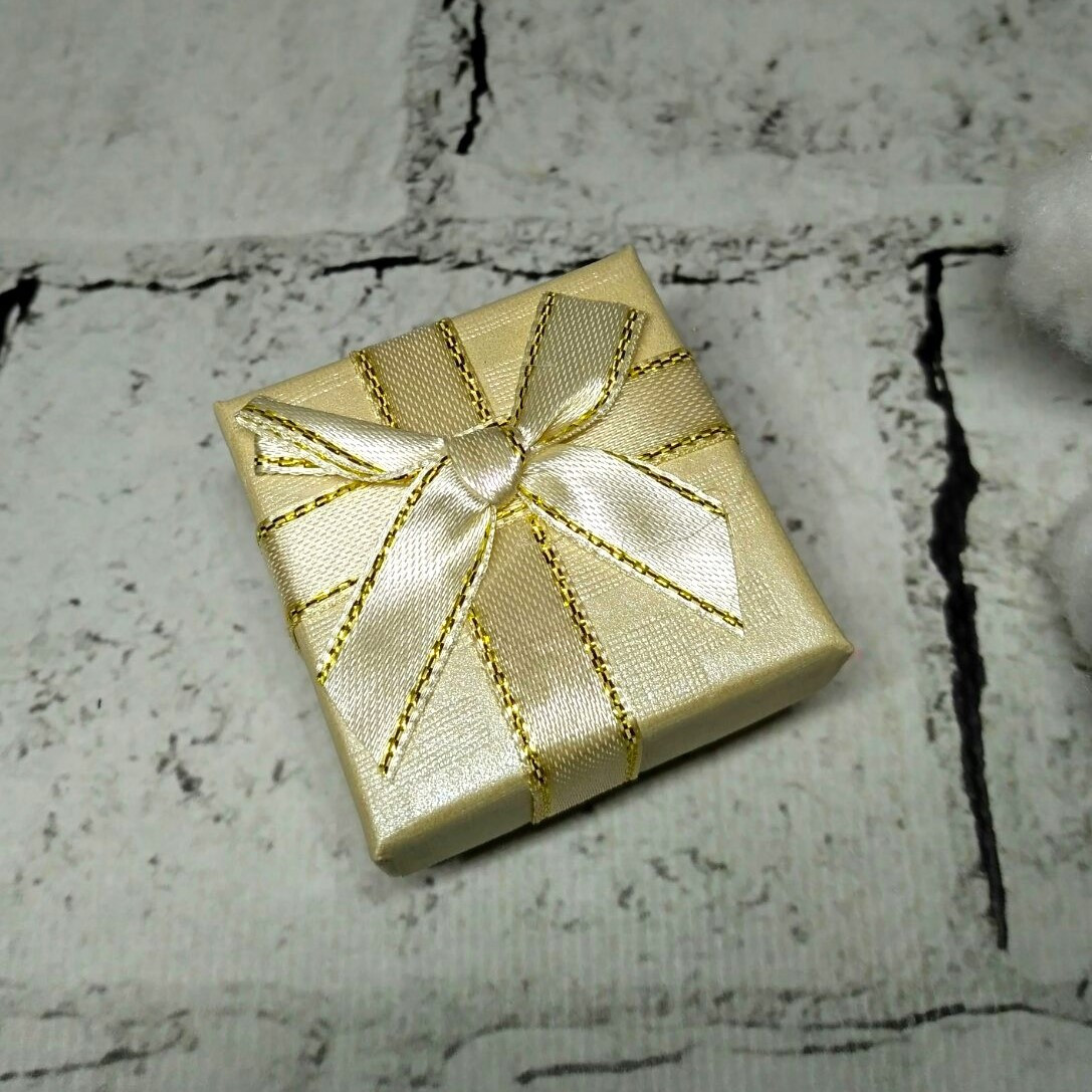 Подарункова коробочка для обручки прикрас біжутерії 4,8х4,8х3 см Кремова 23-172-4