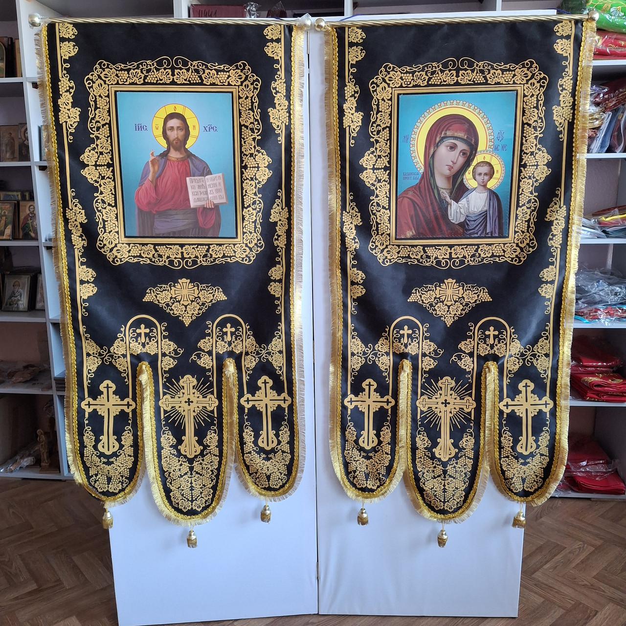 Хоругви з креп-сатину, шовкодрук ікон, золотиста бахрома (чорні з золотим), фото 1