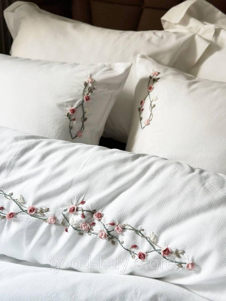 Постільна білизна з вишивкою Saheser Rosita євро 200х220