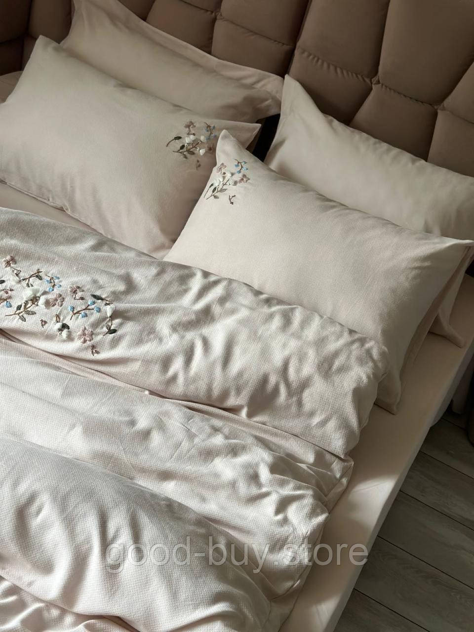 Постільна білизна з вишивкою Saheser Zenda євро 200х220