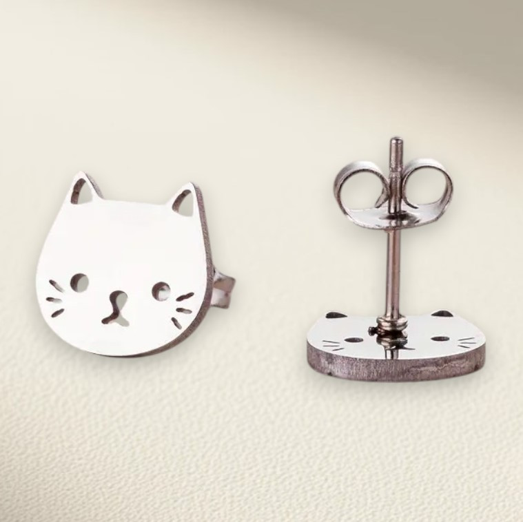 Сережки-гвоздики сріблясті в милому стилі з вирізаною мордочкою котика, нержавіюча сталь, 1 см, фото 1