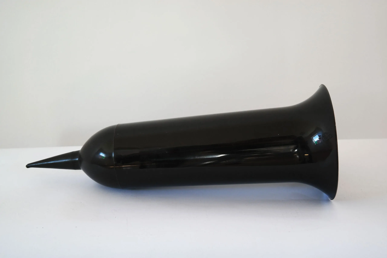 Горщик для квітів ММ-пласт Флакон конус 1,8 л чорний (GF37В)