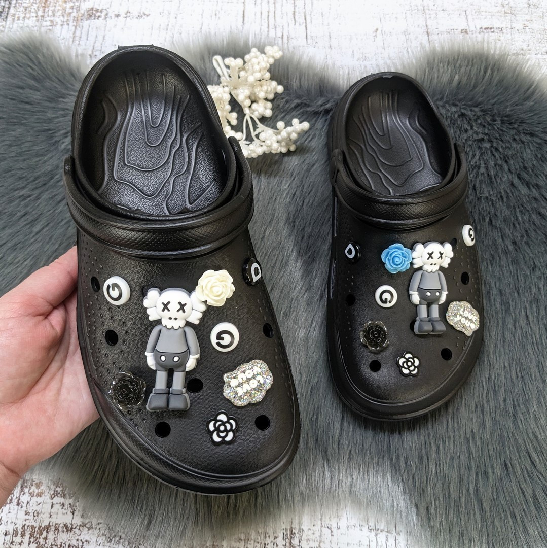 Крокси жіночі піна чорні з джибітсами Даго Стиль 4041_2