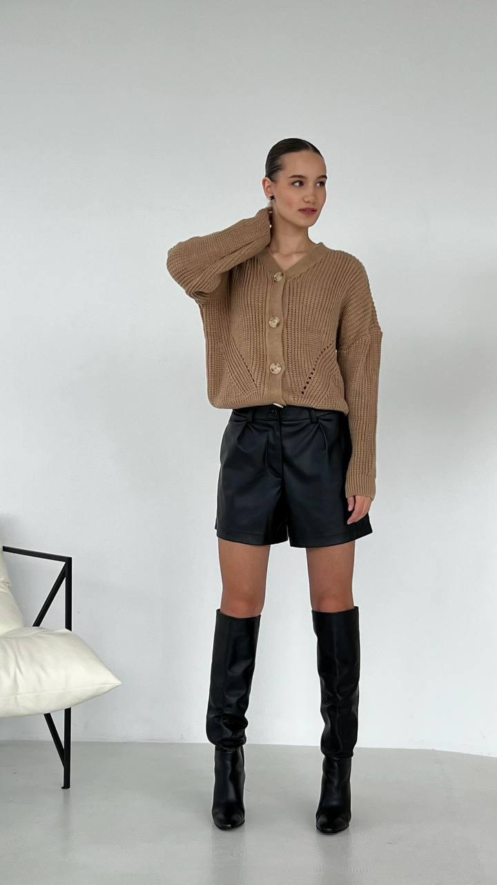 Стильна в'язана кофта джемпер на ґудзиках із візерунком