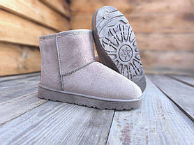 Угги бежевые экозамшевые светлые теплые зимние низенькие коротенькие непромокаемые с лейбл  UGG на пяточке, фото 5